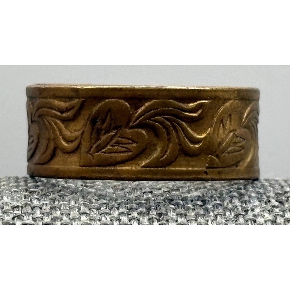 Vintage Uncas Art Deco Engraved Ivy Leaf Motif Wide Band Ring Brass Tone Sz 7